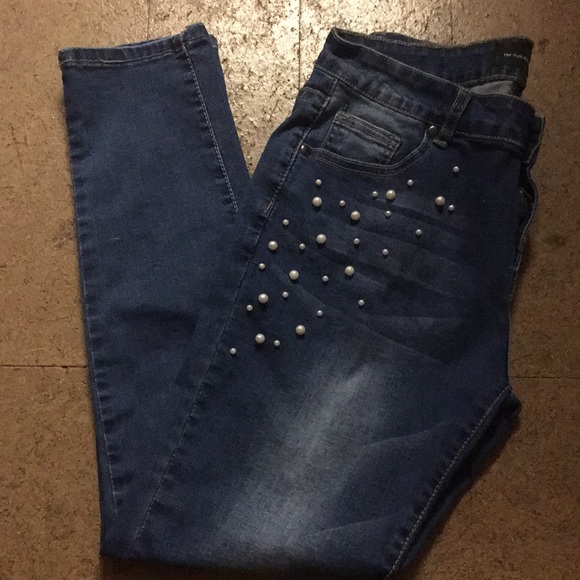 Women’s Style Between Us Pearl Accent Jeans - Picture 4 of 6